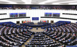 Täysistuntosali yläviistosta